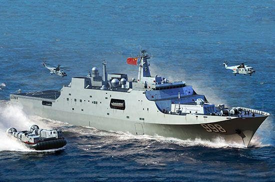1/700 PLA Chinese Navy Type 071 Amphibious Transport Dock