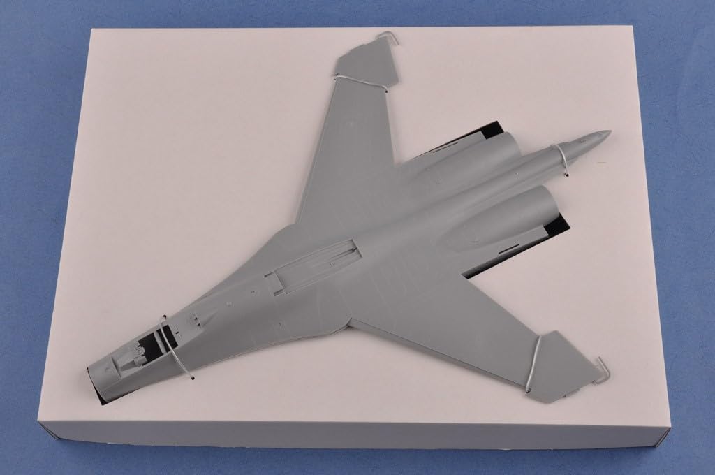 Hobbyboss 81712" Su-27 Flanker Early Plastic Model Kit, 1:48 Scale
