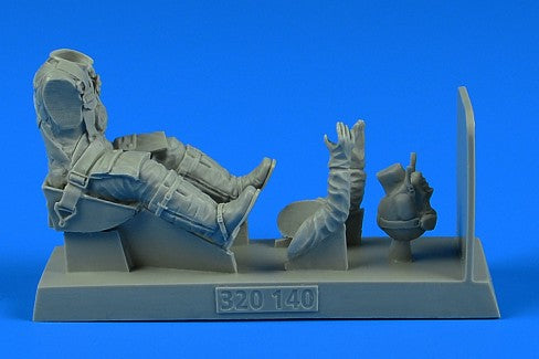 1/32 WWII German Luftwaffe Bf109G/k Pilot w/Seat for HSG, RVL, TSM