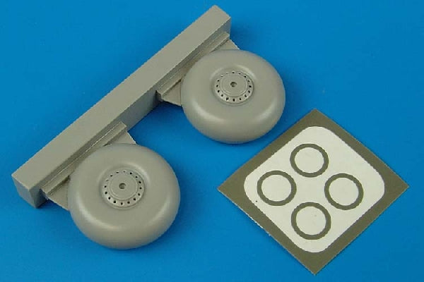 1/72 Lancaster Wheels & Paint Masks For RVL (D)