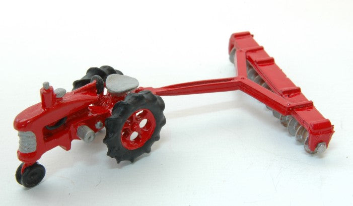 HO Tractor w/12 Bottom Disc Harrow