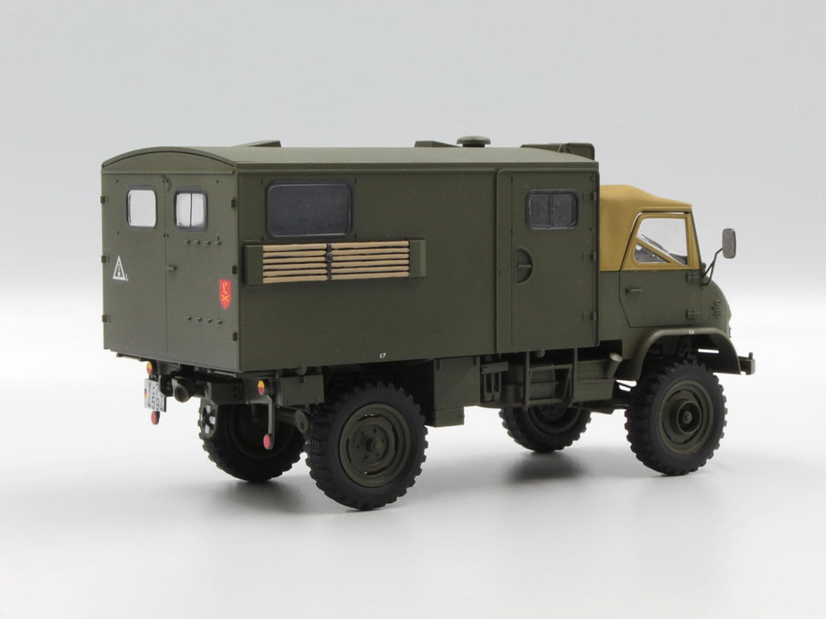 Unimog S 404 with box body