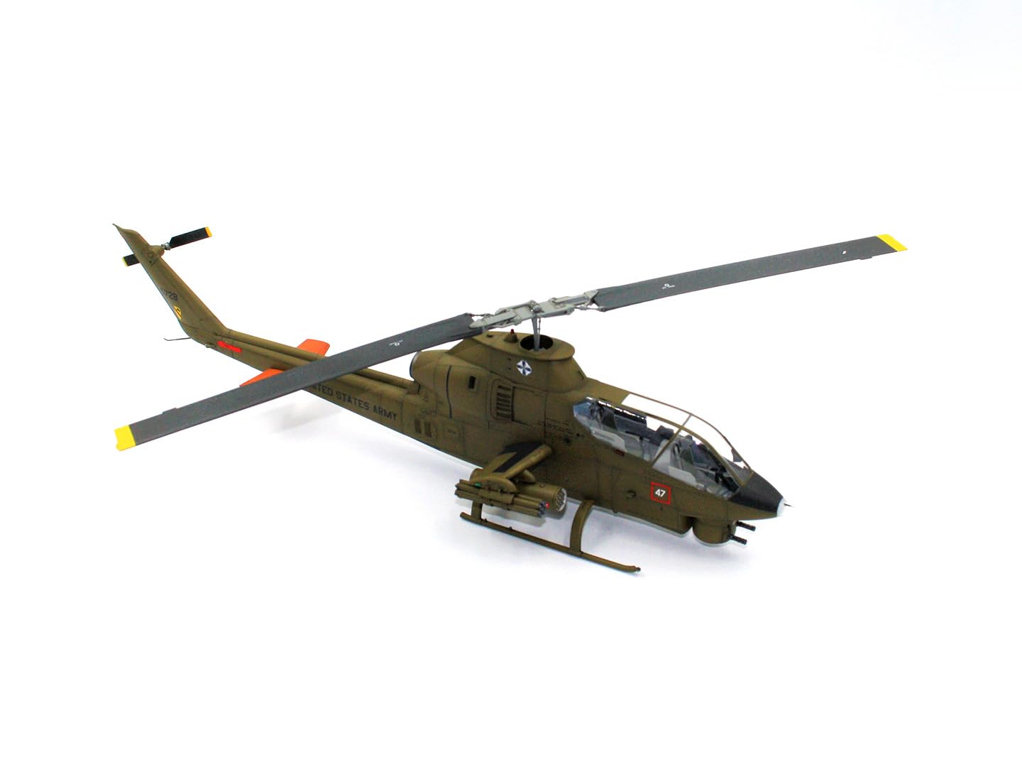 Plastic Military Helicopter AH-1G Cobra (Early Production), US Attack Helicopter Model - Scale 1:32