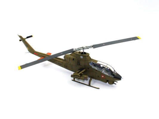 Plastic Military Helicopter AH-1G Cobra (Early Production), US Attack Helicopter Model - Scale 1:32
