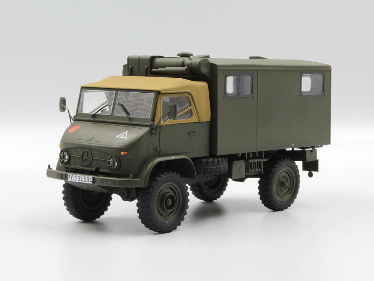 Unimog S 404 with box body
