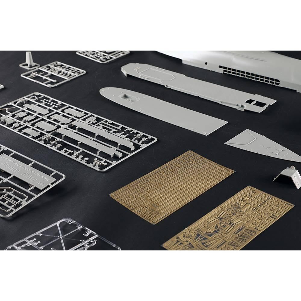 1/350 French Jeanne D'Arc Navy Helicopter Cruiser Ship 1964