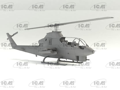 Plastic Military Helicopter AH-1G Cobra (Early Production), US Attack Helicopter Model - Scale 1:32