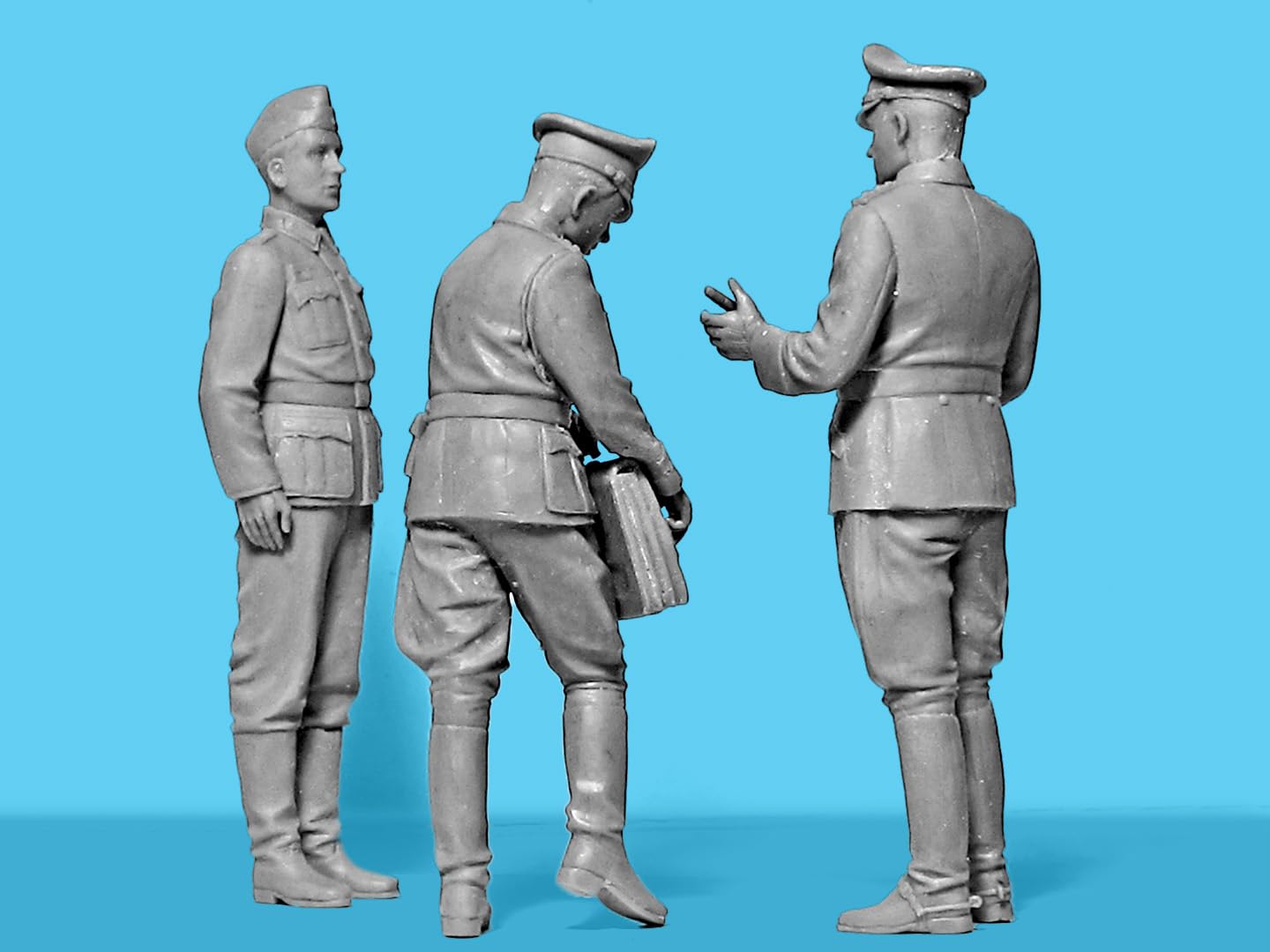 Type G4 with MG 34 and German Staff Personnel - Plastic Military Model Kit - Scale 1:24