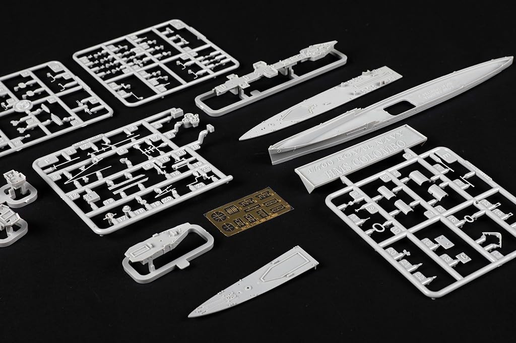 1/700 HMS Colombo British Light Cruiser