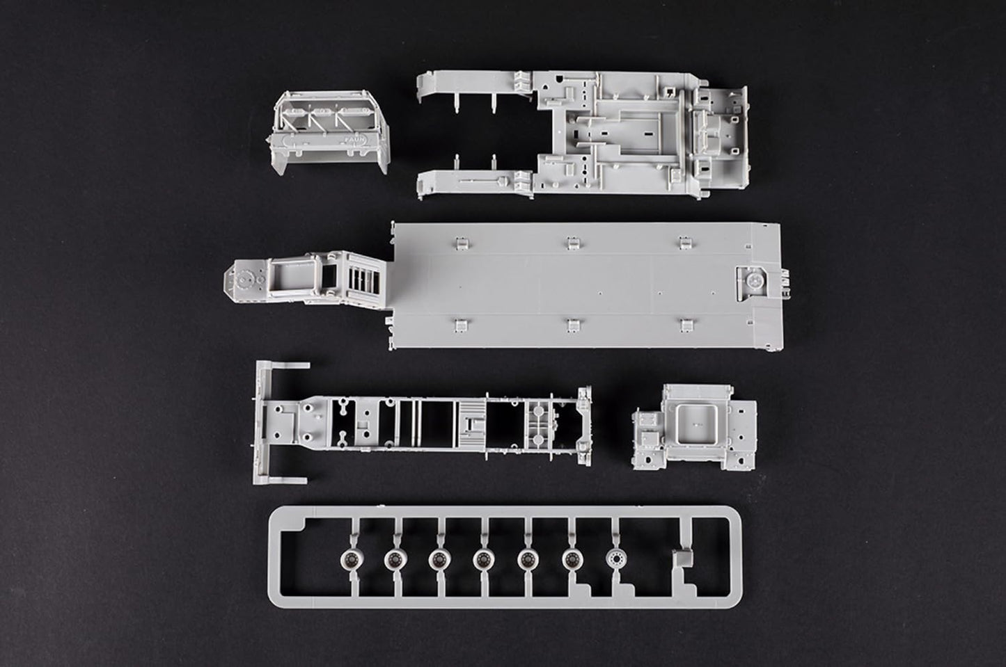 1/72 Slt56 Tractor w/56-Ton Semi-Trailer
