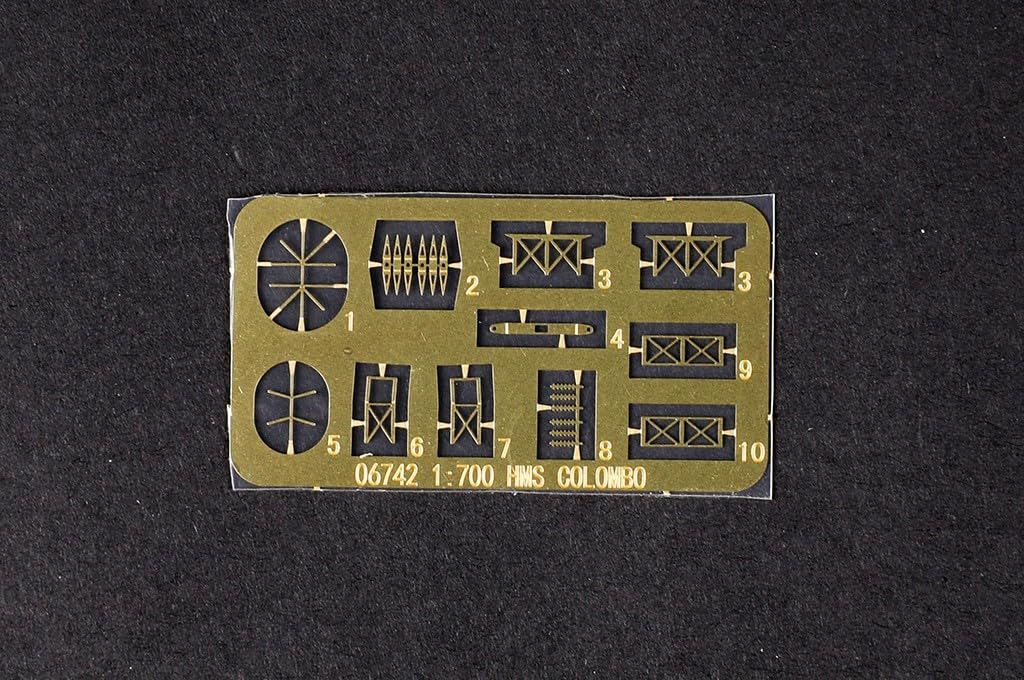 1/700 HMS Colombo British Light Cruiser