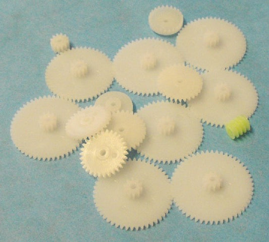 Assorted Small Plastic Motor Gears (16pcs)