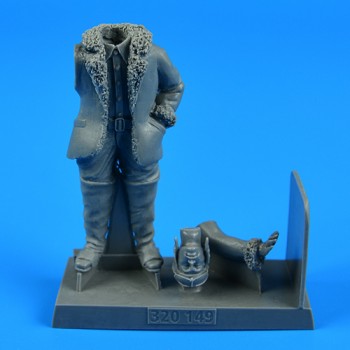 1/32 WWI German/Austro-Hungarian Pilot Winter Dress (Standing, One Hand up in Stop Position & other in Coat Pocket)