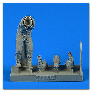 1/35 WWII German Submarine Kriegsmarine Sailor #2 (Bending)