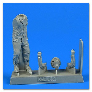 1/35 WWII German Submarine Kriegsmarine Sailor w/Rope