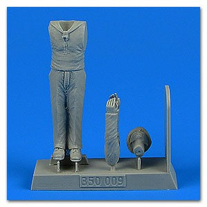 1/35 WWII German Submarine Kriegsmarine Sailor #6 (Standing, Arms at Side)