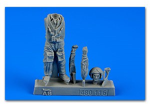 1/48 Soviet Pilot w/Life Jacket Cold War (Standing) (D)