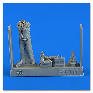 1/48 Soviet Air Officer Cold War (Walking) (D)
