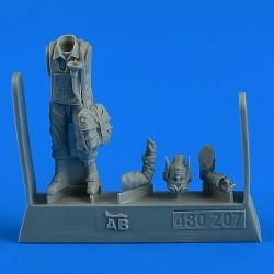 1/48 USAF WWII Pilot w/Parachute