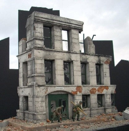 1/35 Ruined Small 3-Story Government Building (12"x7")