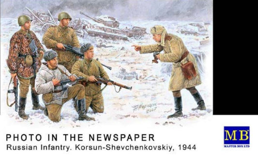 1/35 Russian Infantry Posing for Photo Korsun-Shevchenkovskiy 1944 (5)