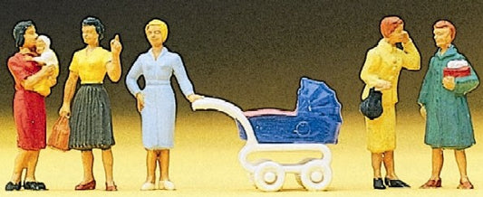 HO Women Standing & Baby Carriage (5)