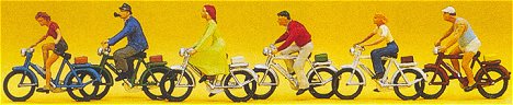 HO Cyclists on Bikes (6)