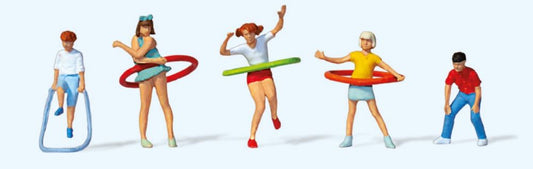 HO Children Playing w/Hula Hoops & Jump Rope (5)