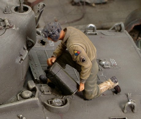 1/35 WWII US Refueling Tank Crew Member (Resin)