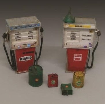 1/35 Modern Gas Pumps (2) w/Various Gas Cans (Resin)