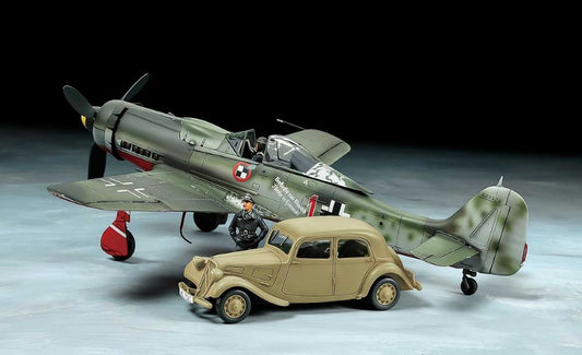 1/48 Focke Wulf Fw190D9 JV44 Fighter w/Citroen Traction 11CV Staff Car & 2 Crew (Ltd Edition)