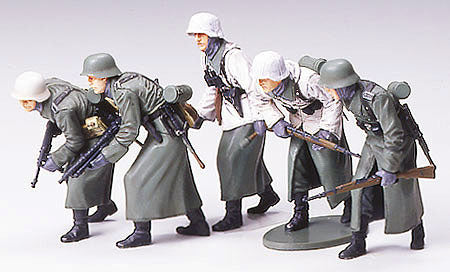 1/35 German Assault Infantry w/Winter Gear (5)