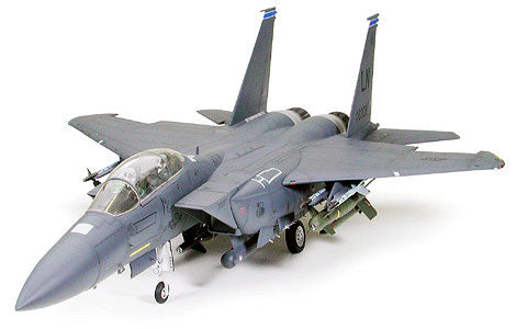 1/32 F15E Strike Eagle Aircraft w/Bunker Buster