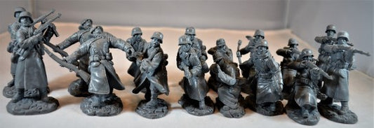 1/32 WWII German Long Coat Infantry Figure Playset (16)