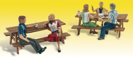 N Scenic Accents Outdoor Dining (5 Figures & 2 Picnic Tables)