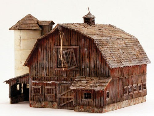 HO Built-N-Ready Old Weathered Barn LED Lighted