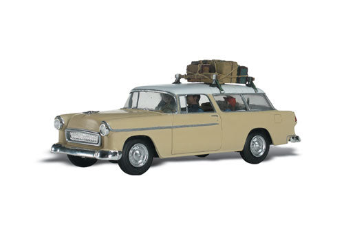 HO Autoscene Family Vacation 1950's Nomad w/Figures